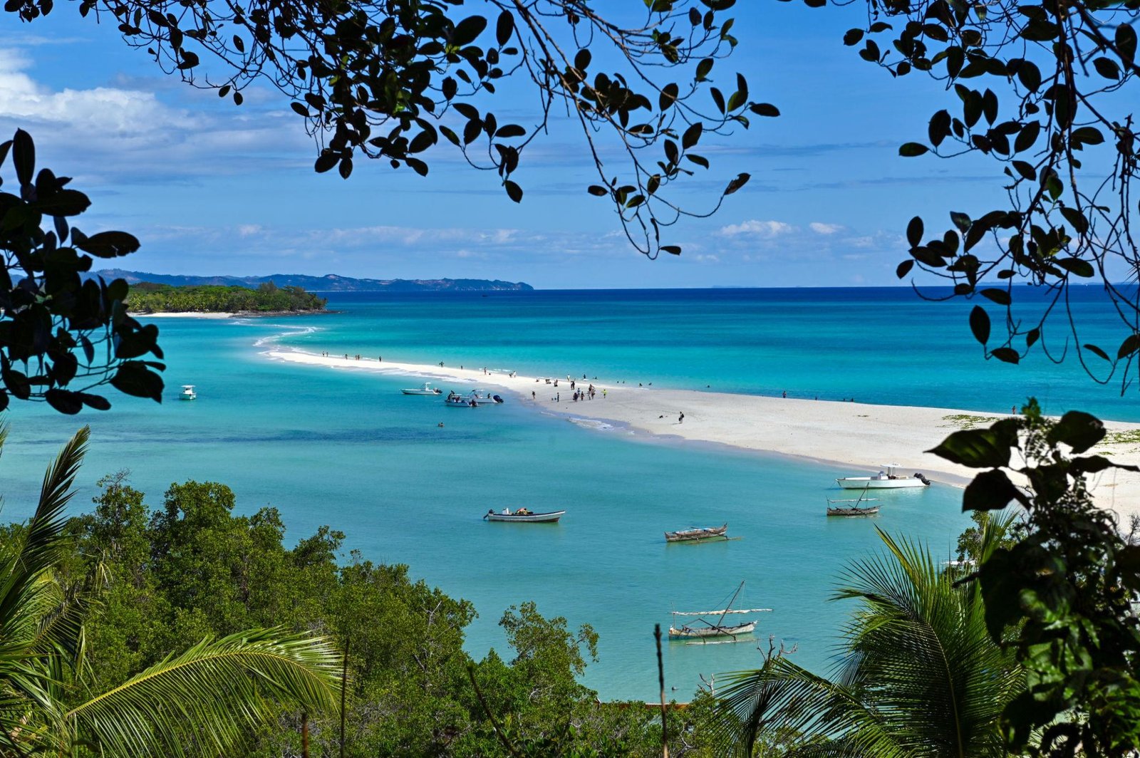 Plage paradisiaque de Nosy Iranja à Nosy Be, Madagascar